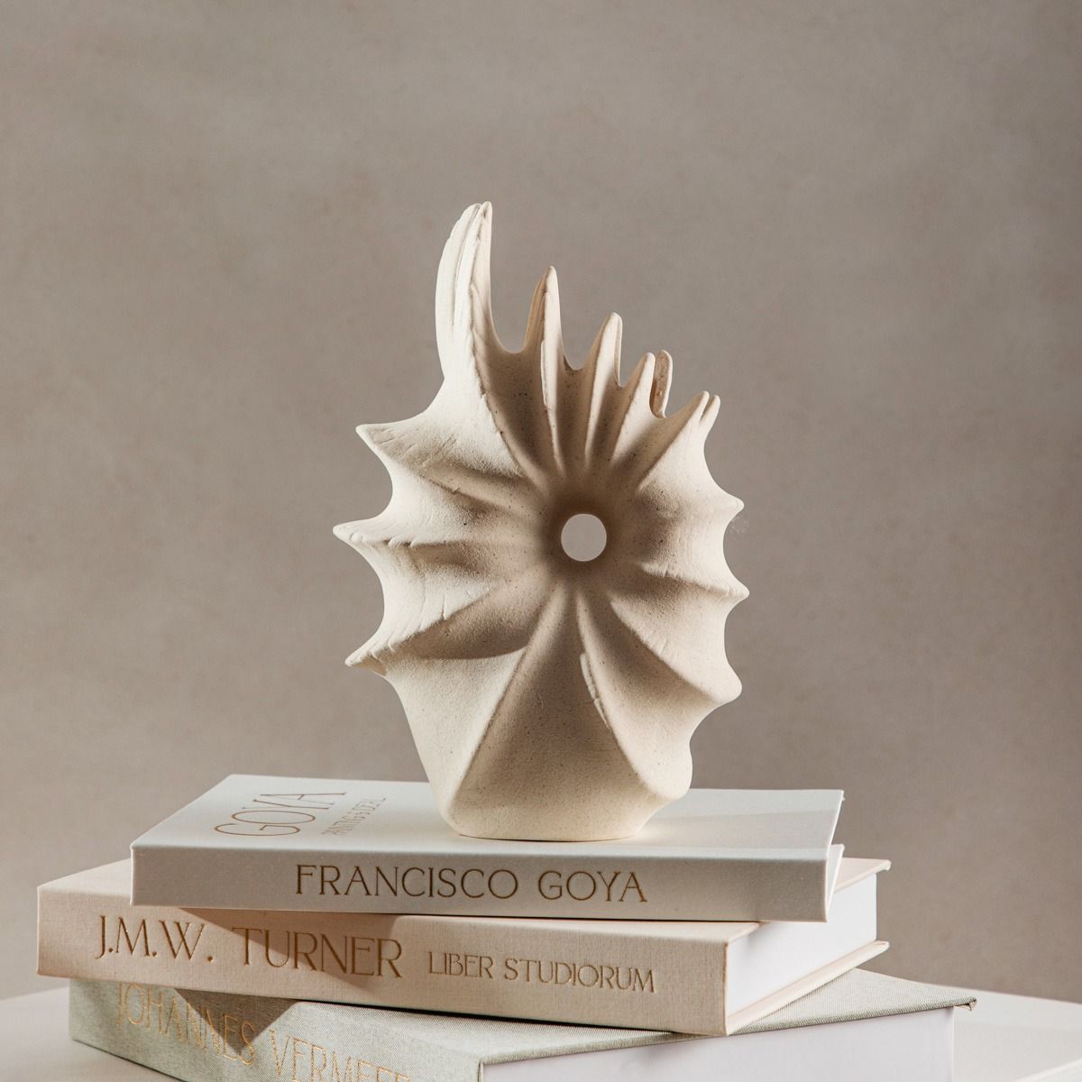 Dekoracja stojąca ABLIS o nieregularnym kształcie 14,3x10,3x21,5 cm