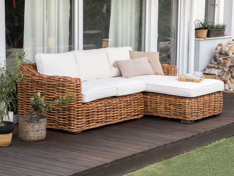 Ogrodowa sofa rattanowa z poduszkami