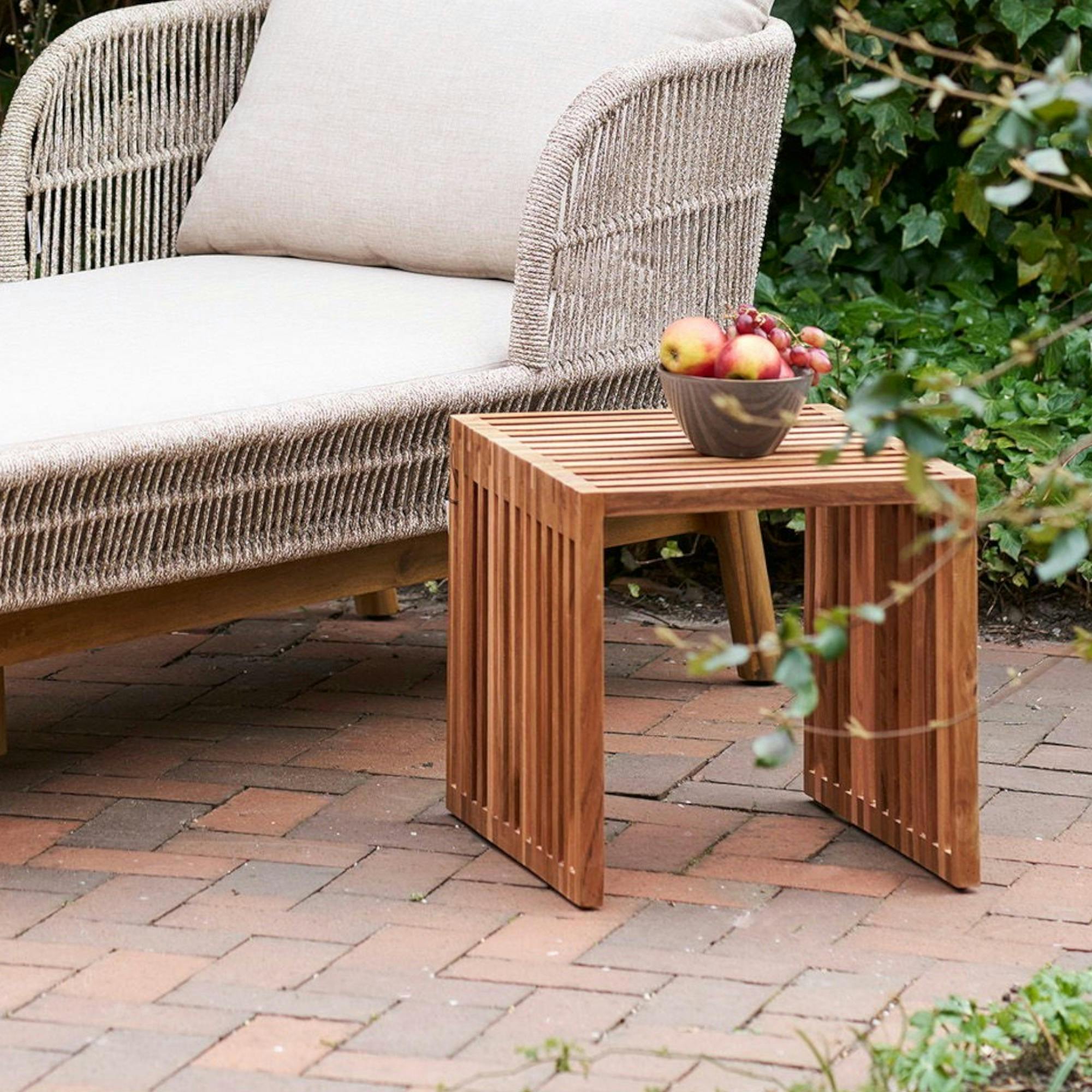 Table d'appoint de jardin en teck ajouré MENDOZA