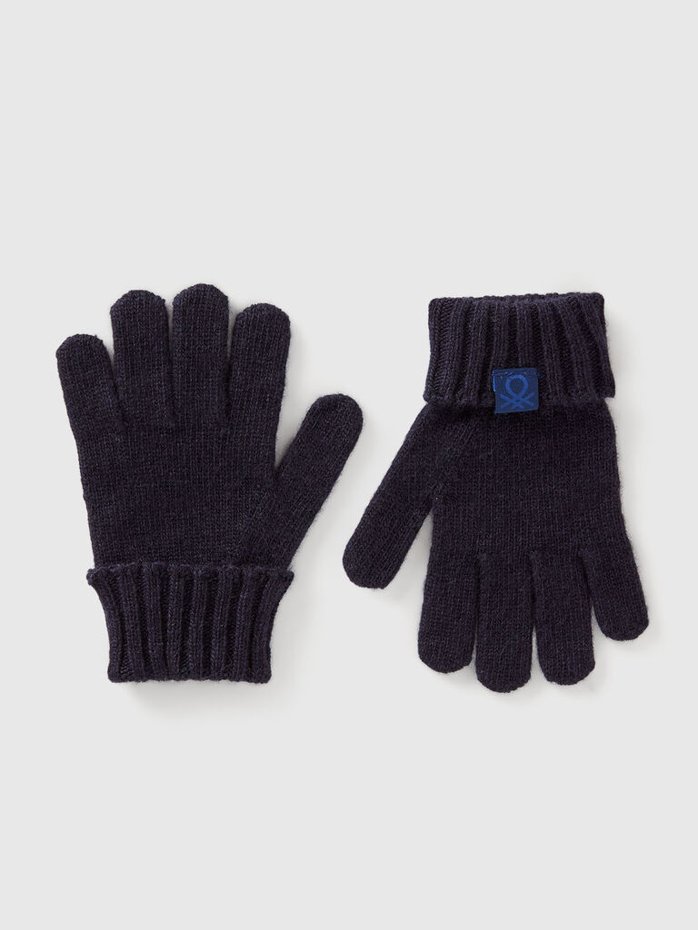Gloves in viscose and wool blend