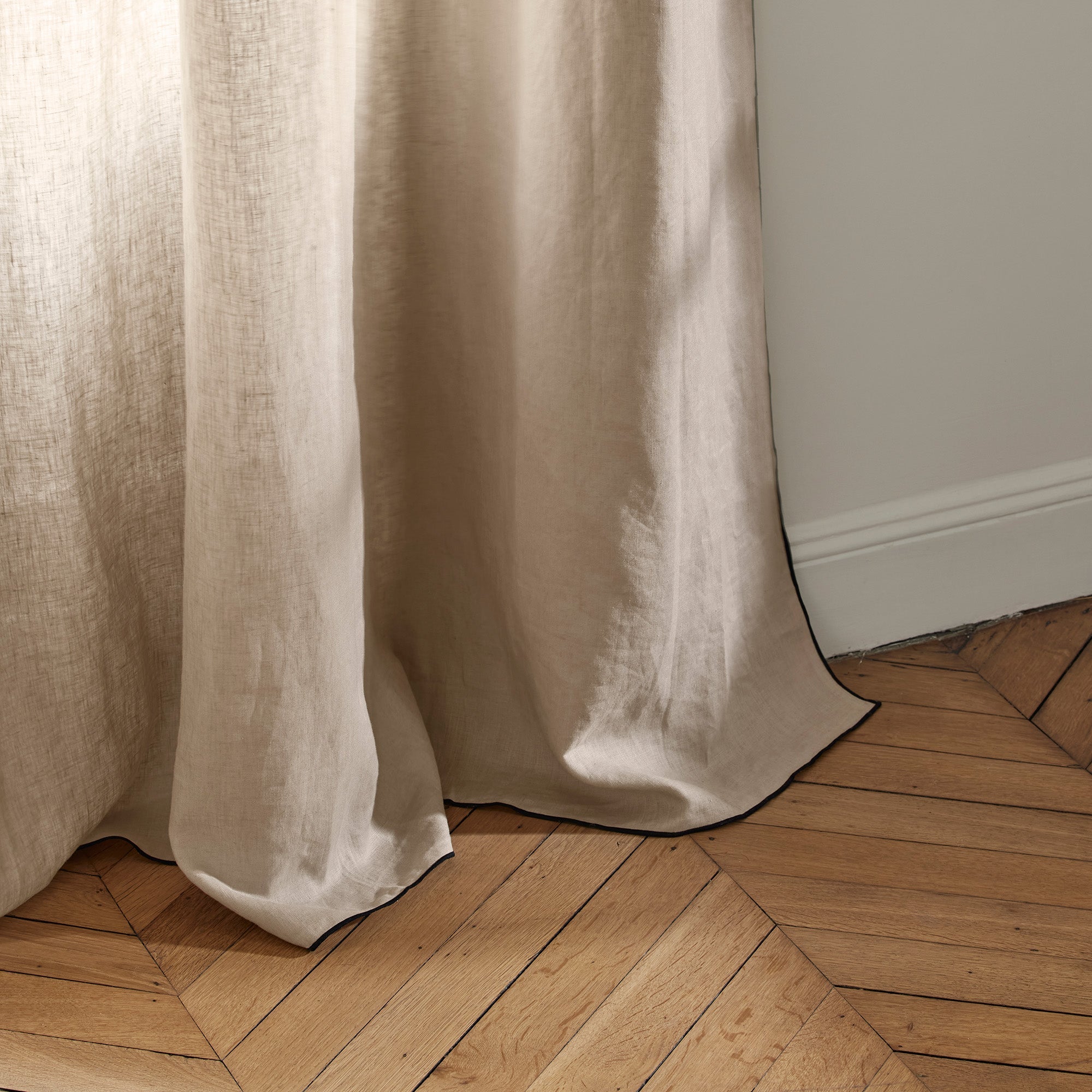 Madura Gordijn Carlina snaar en zwarte hommel 150x350 cm