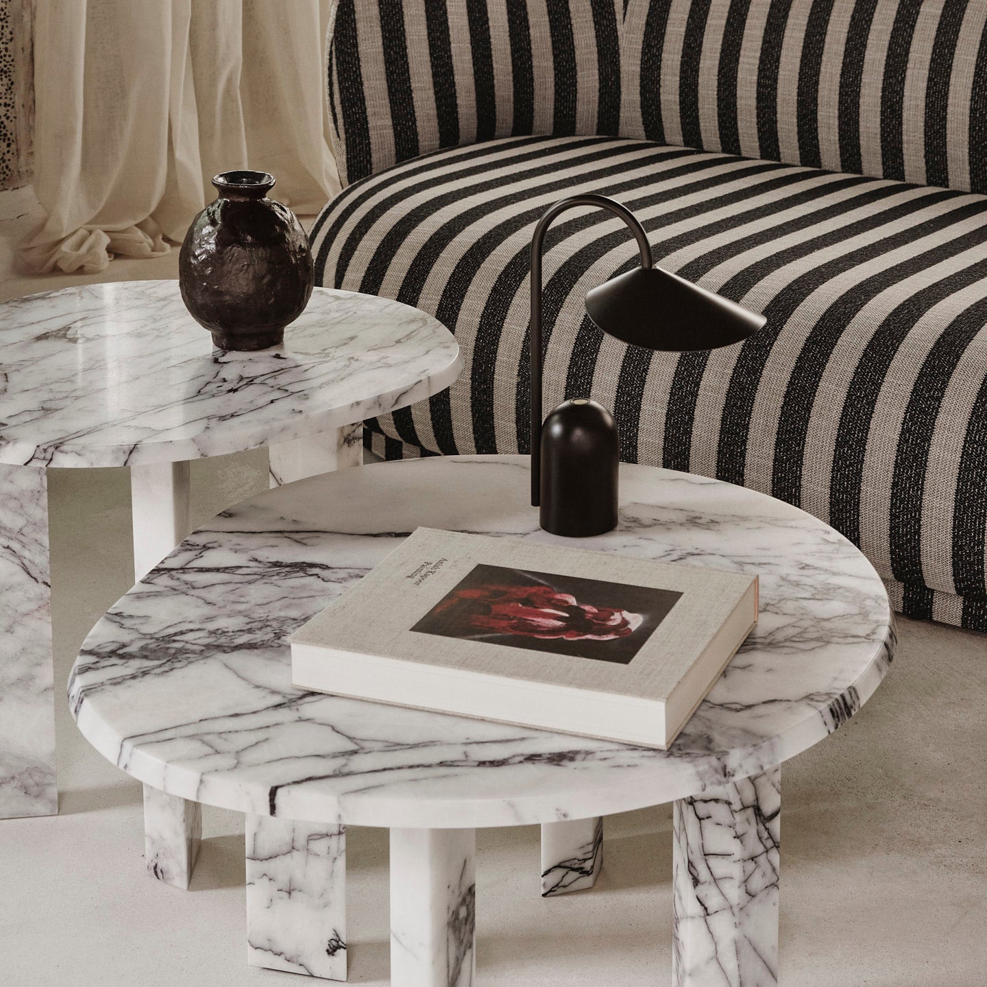 Ferm Living Taula Salontafel - White / Charcoal