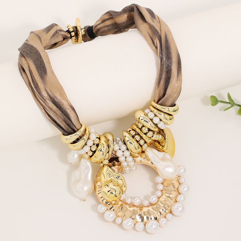 PEACH ACCESSORIES Chunky Gold Medallion Scarf Necklace