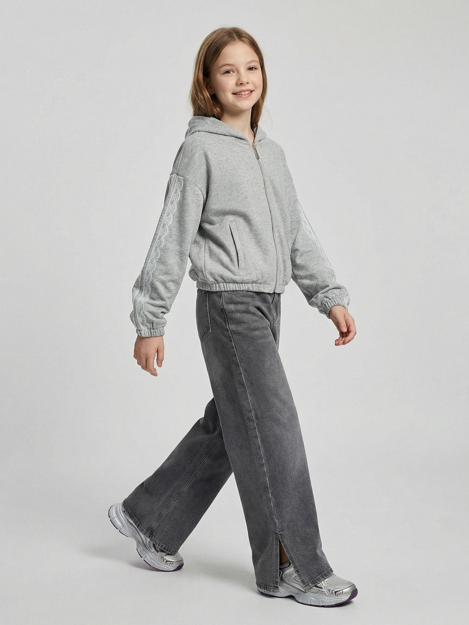 Jeansy wide leg z efektem sprania