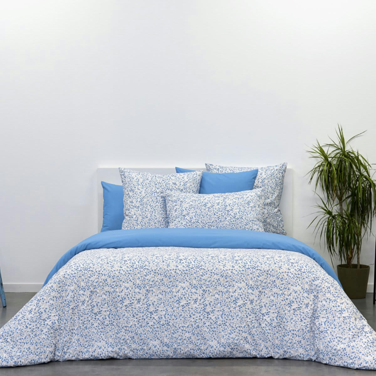 ARTIFICE - Parure de lit percale bleu clair 240x220 + 2x65x65 cm