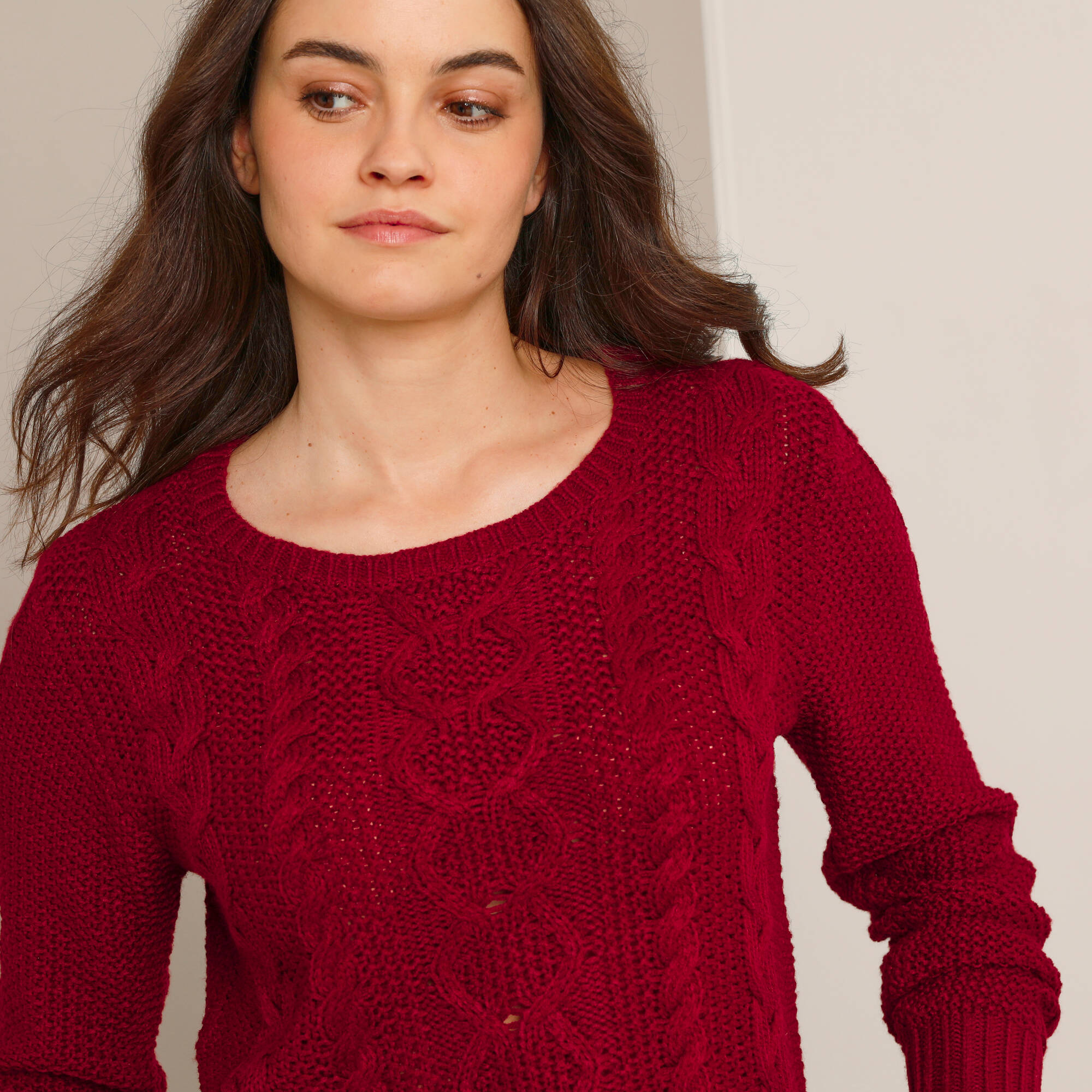 Pull col rond, maille torsadée