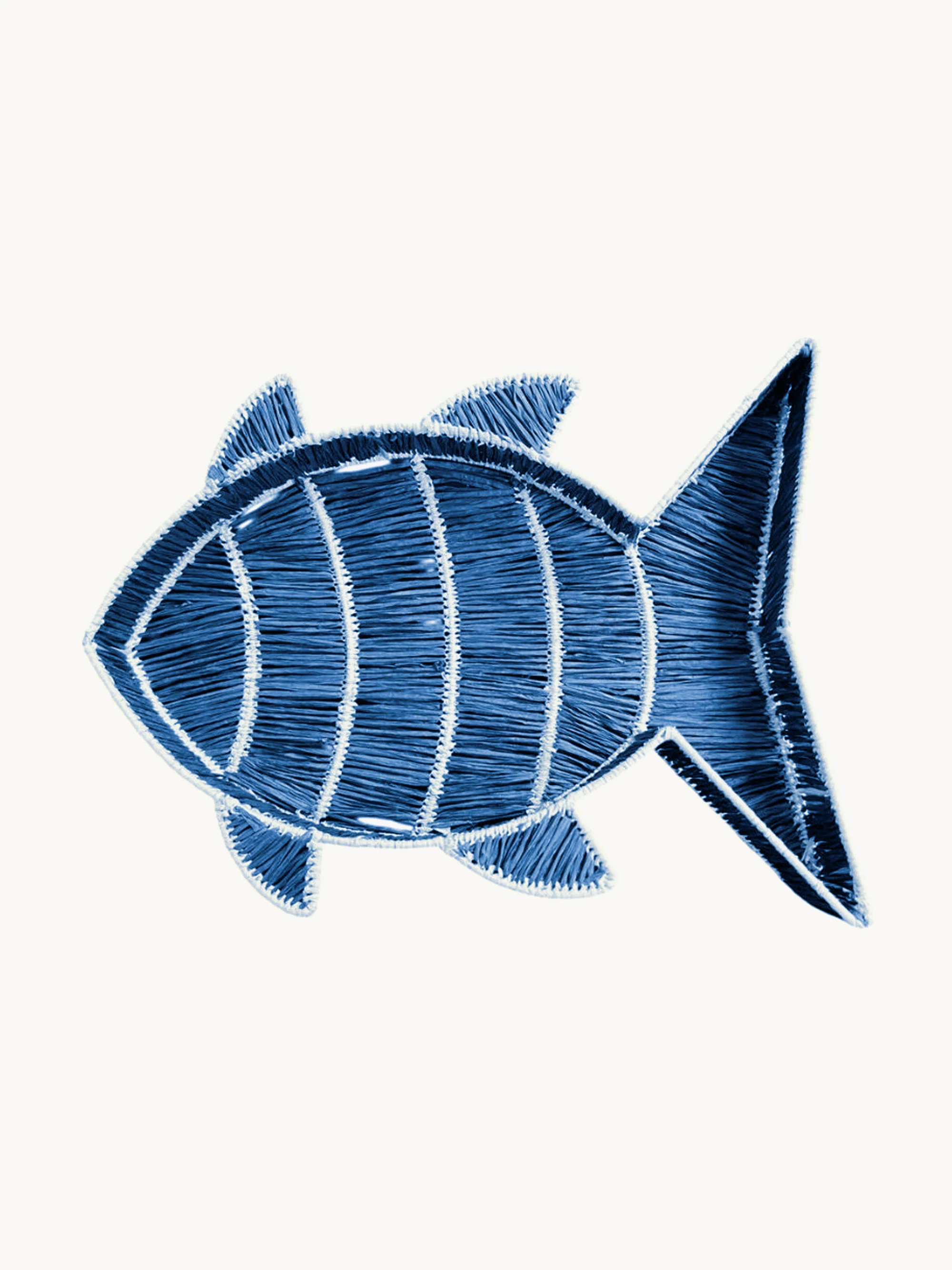 Handgefertigter Korb Fish aus Raphia