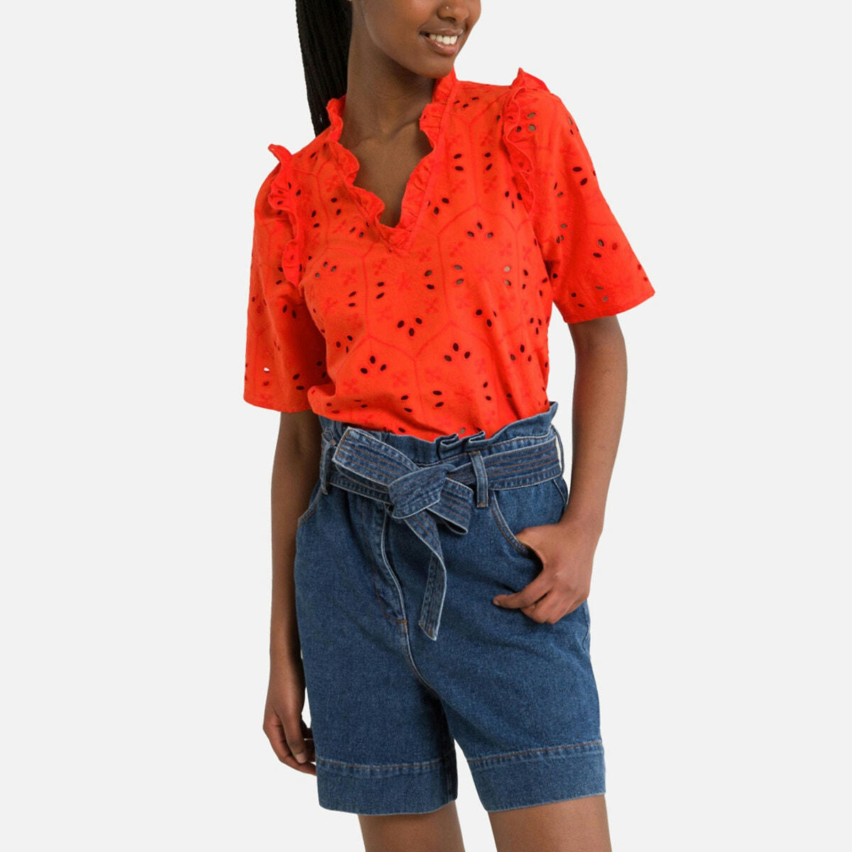 Blouse col v, broderie anglaise