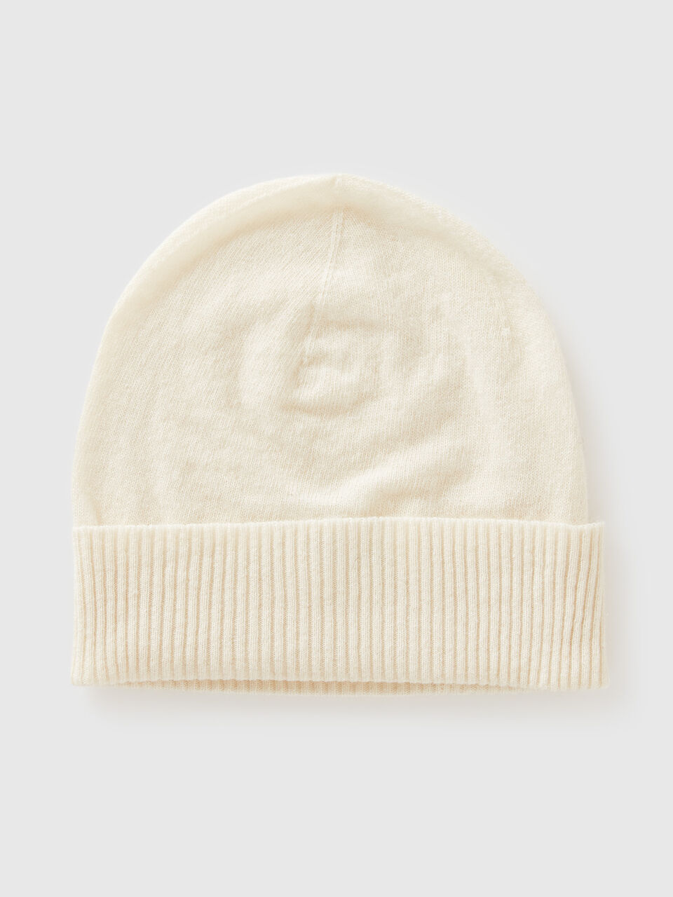 Cream white hat in pure Merino wool