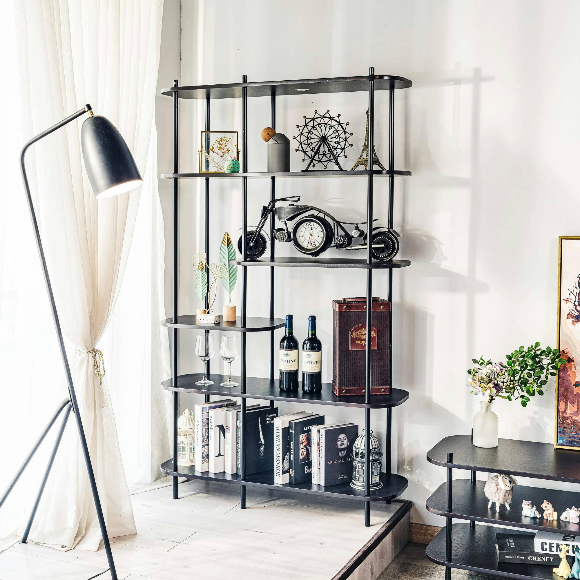 - Etagère style moderne en métal et bois noir