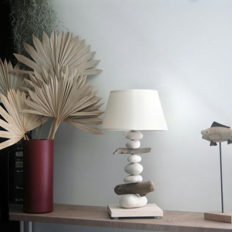 ESPRIT DE LAGON - Lampe de chevet en bois blanc cassé