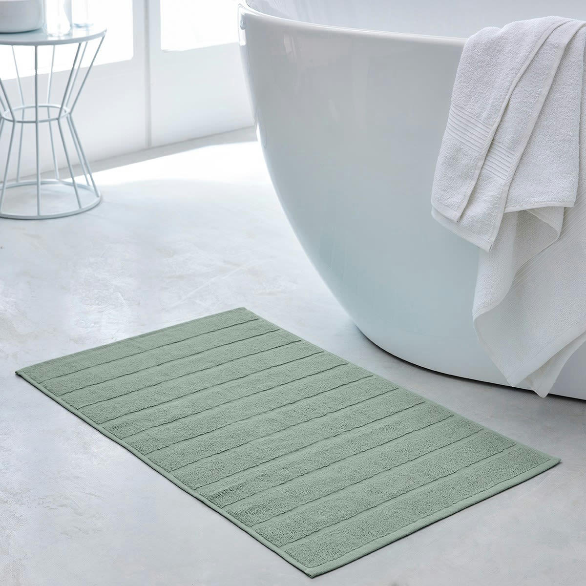 ESSENTIAL - Tapis de bain uni en Coton Vert 50x80 cm