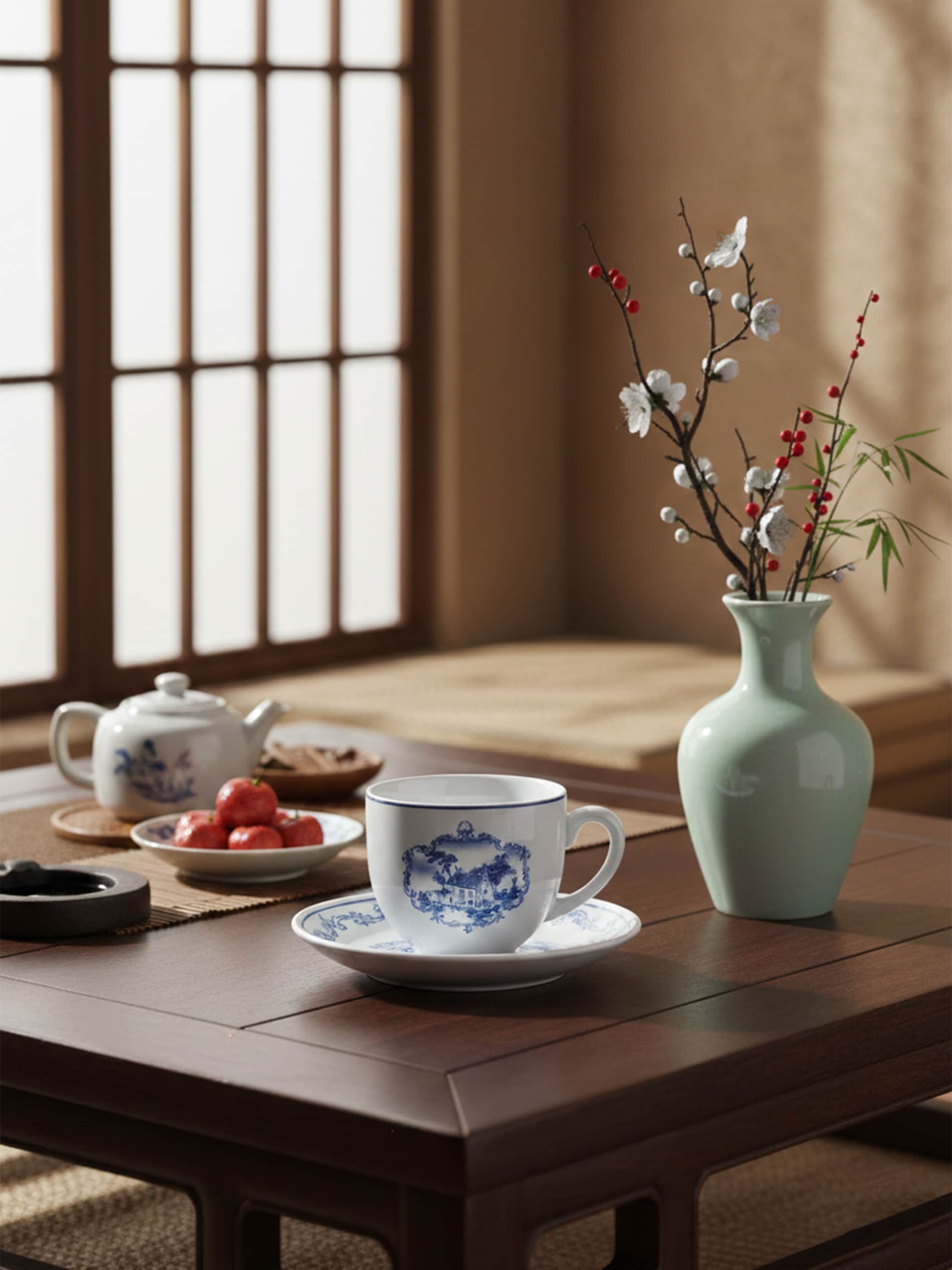 Ceramiczna filiżanka i spodek z ornamentem