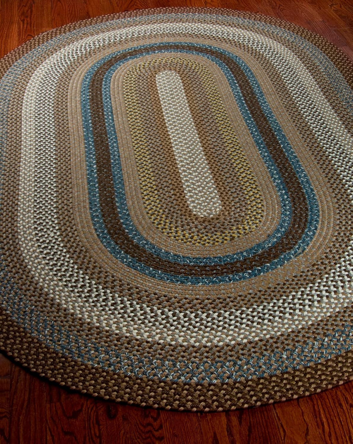 SAFAVIEH Washable Rug Outdoor Braided Collection - 8' x 10' Oval, Brown & Multi, Handmade & Reversible, Non-Shedding & Easy to Clean, Ideal for Patio, Backyard, Mudroom (BRD313A)
