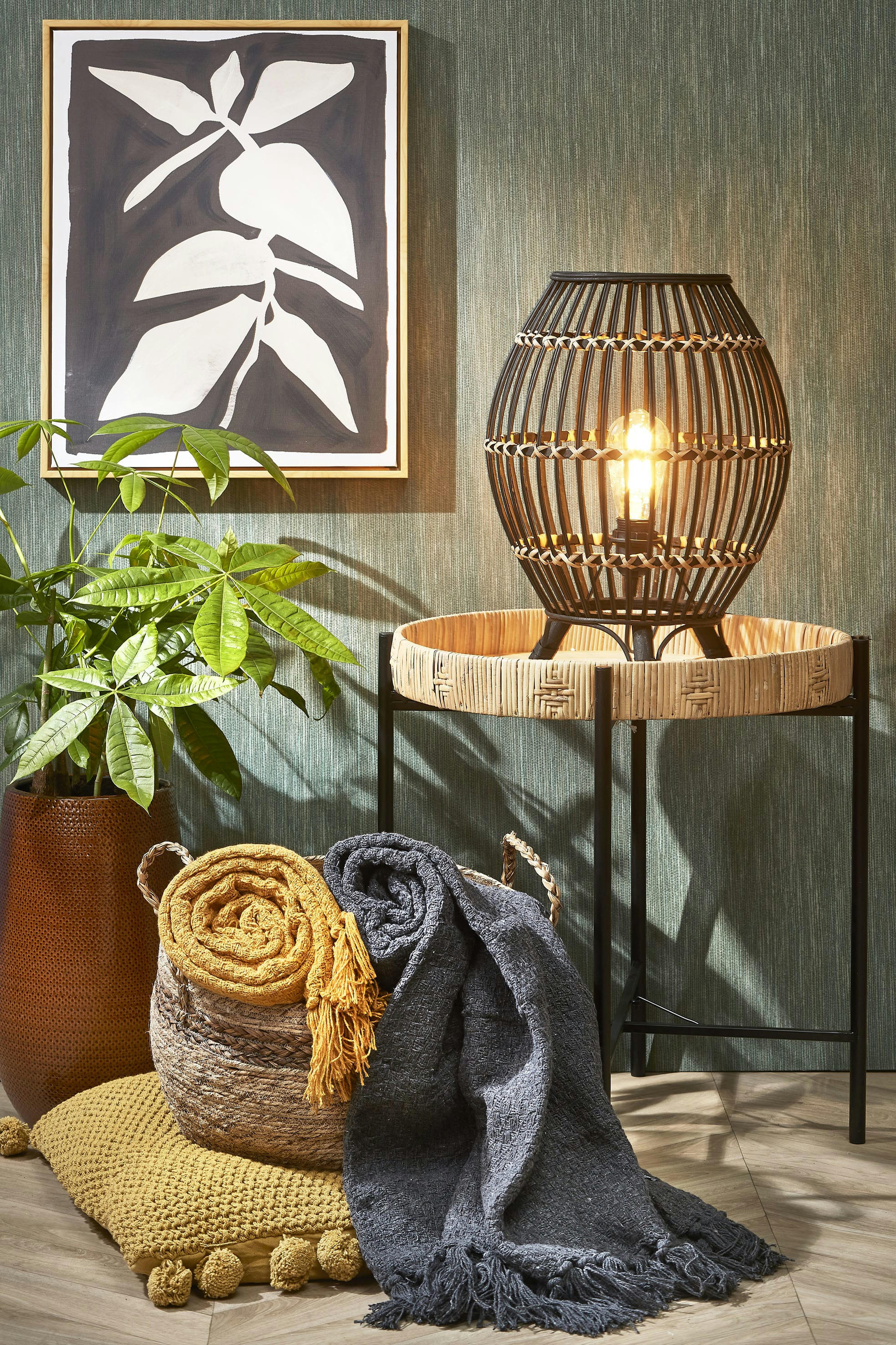 KAJ - Table d'appoint en rotin marron