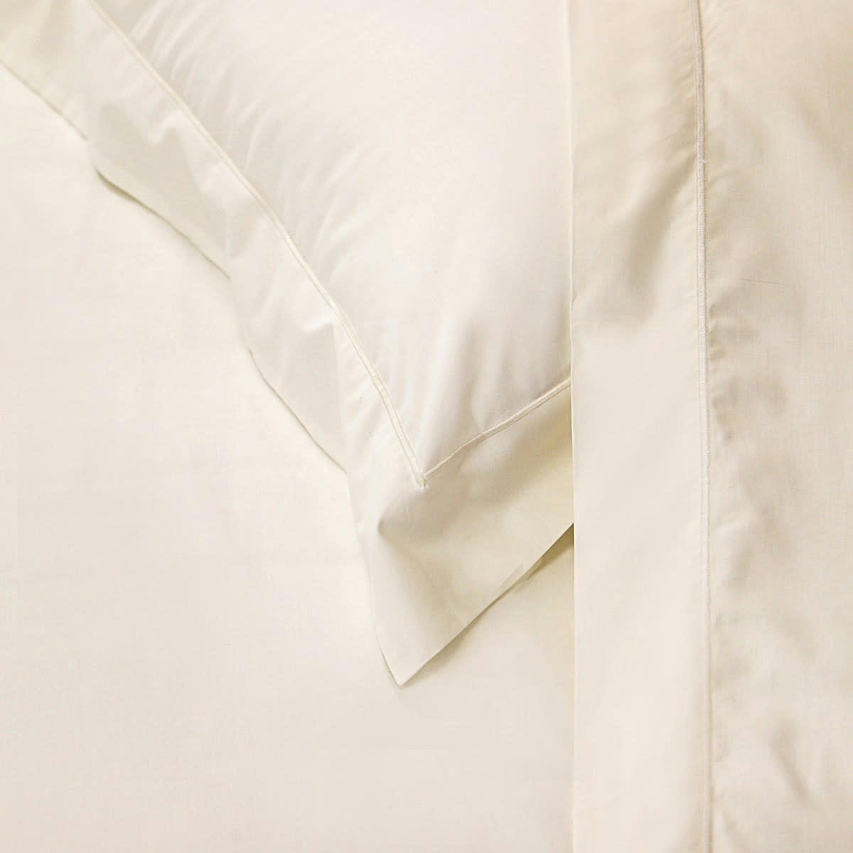 PARURE DRAP ET TAIE DESIREE - Parure drap plat et taies en percale de coton ivoire 240x290 cm