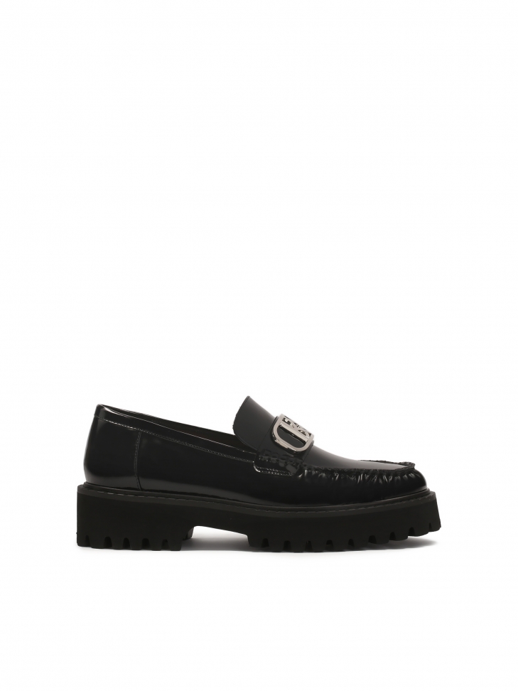 Loafers with chunky sole and crinkled upper