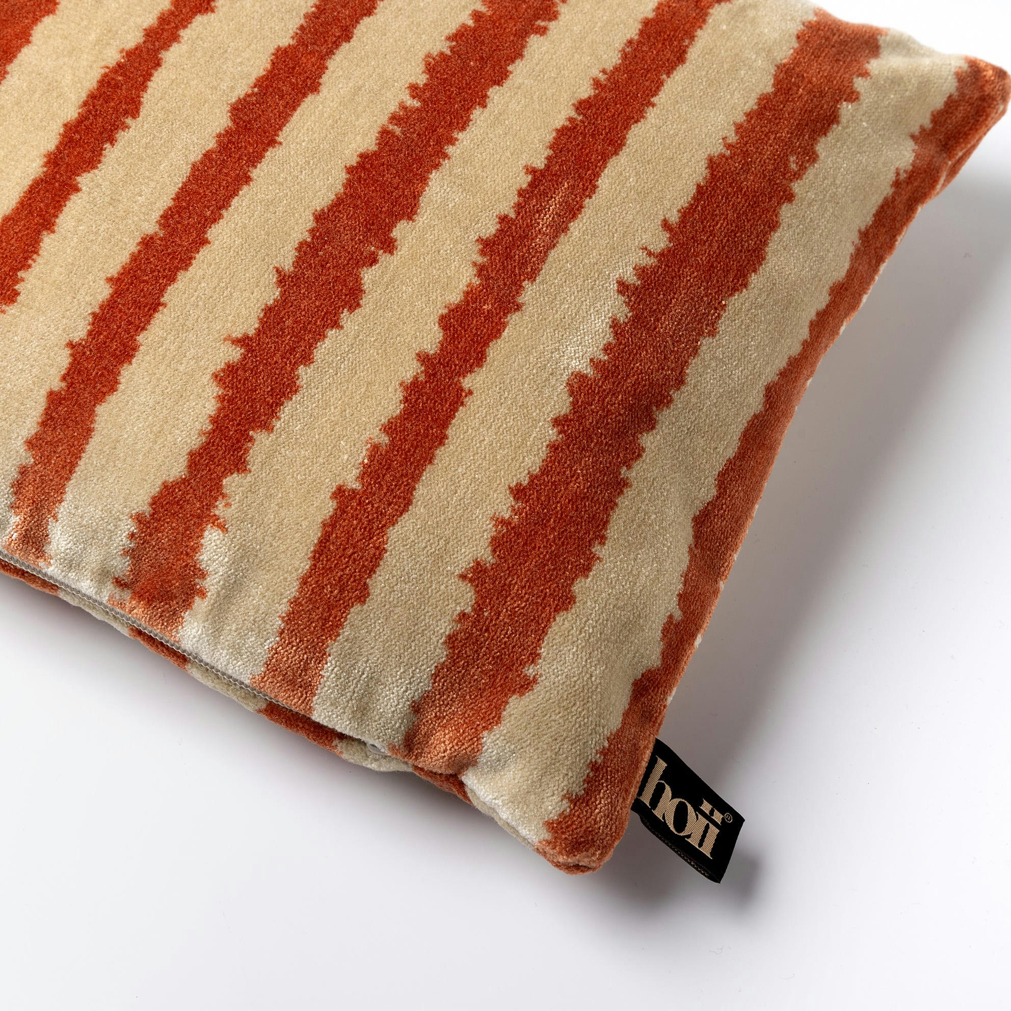 Lorenzo - Coussin orange en velours 30x50 cm avec motif rayé