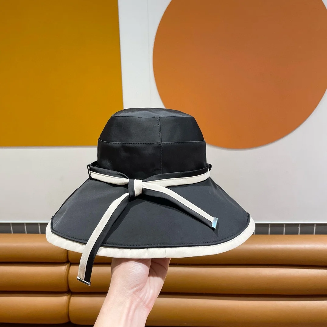 Chanel Wear a Double-sided Windproof Sun Hat Sunhat
