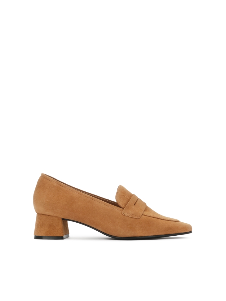 Light brown suede pumps