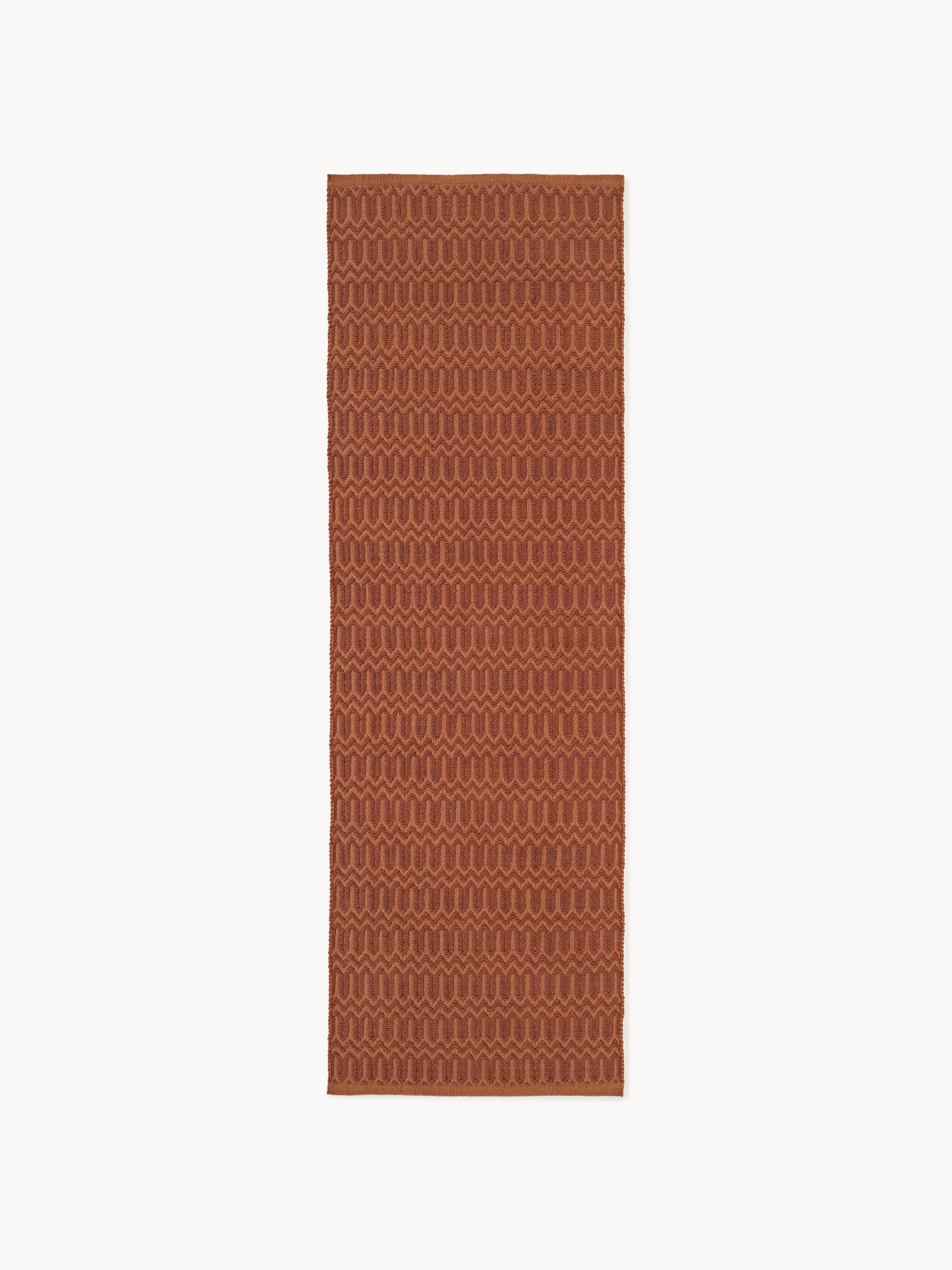 Handgewebter Outdoor-Läufer Rune mit geometrischem Muster
