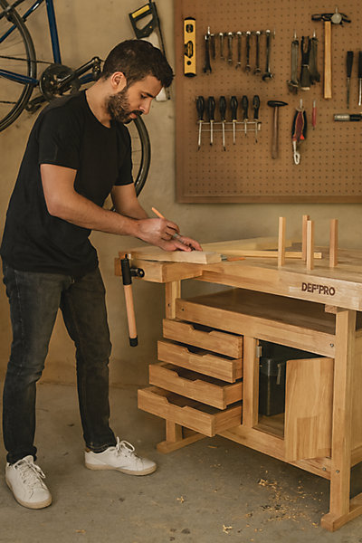 Etabli robuste en bois avec rangement 120 cm 4 tiroirs et 1 trappe
