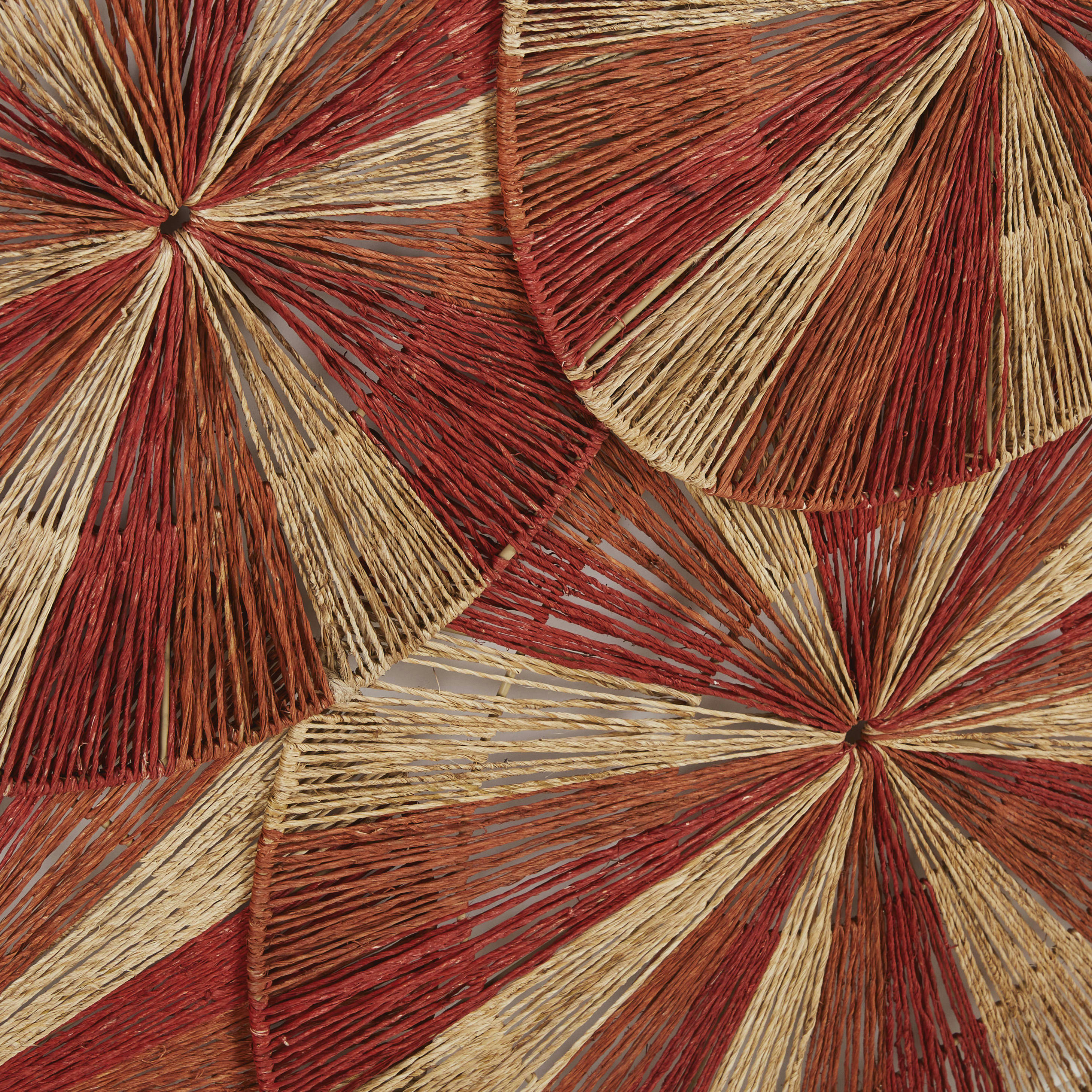 ANTONIN - Déco murale en jute tissé beige et rouge 112x80