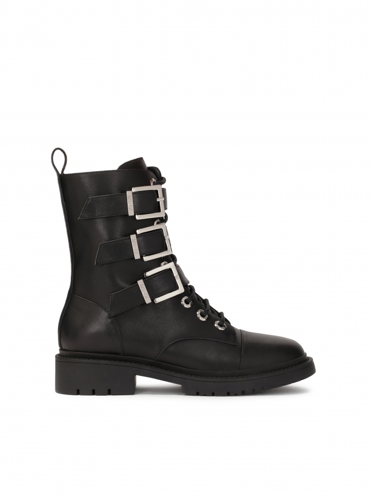 Black boots decorated with three buckles
