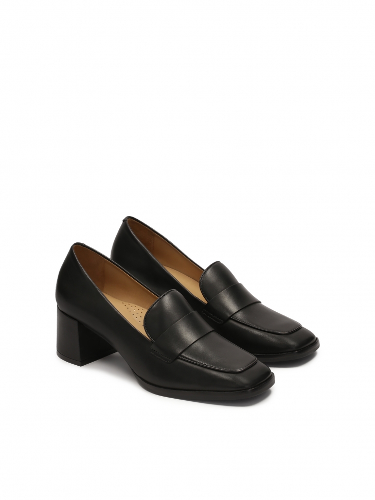 Leather lords pumps on a post