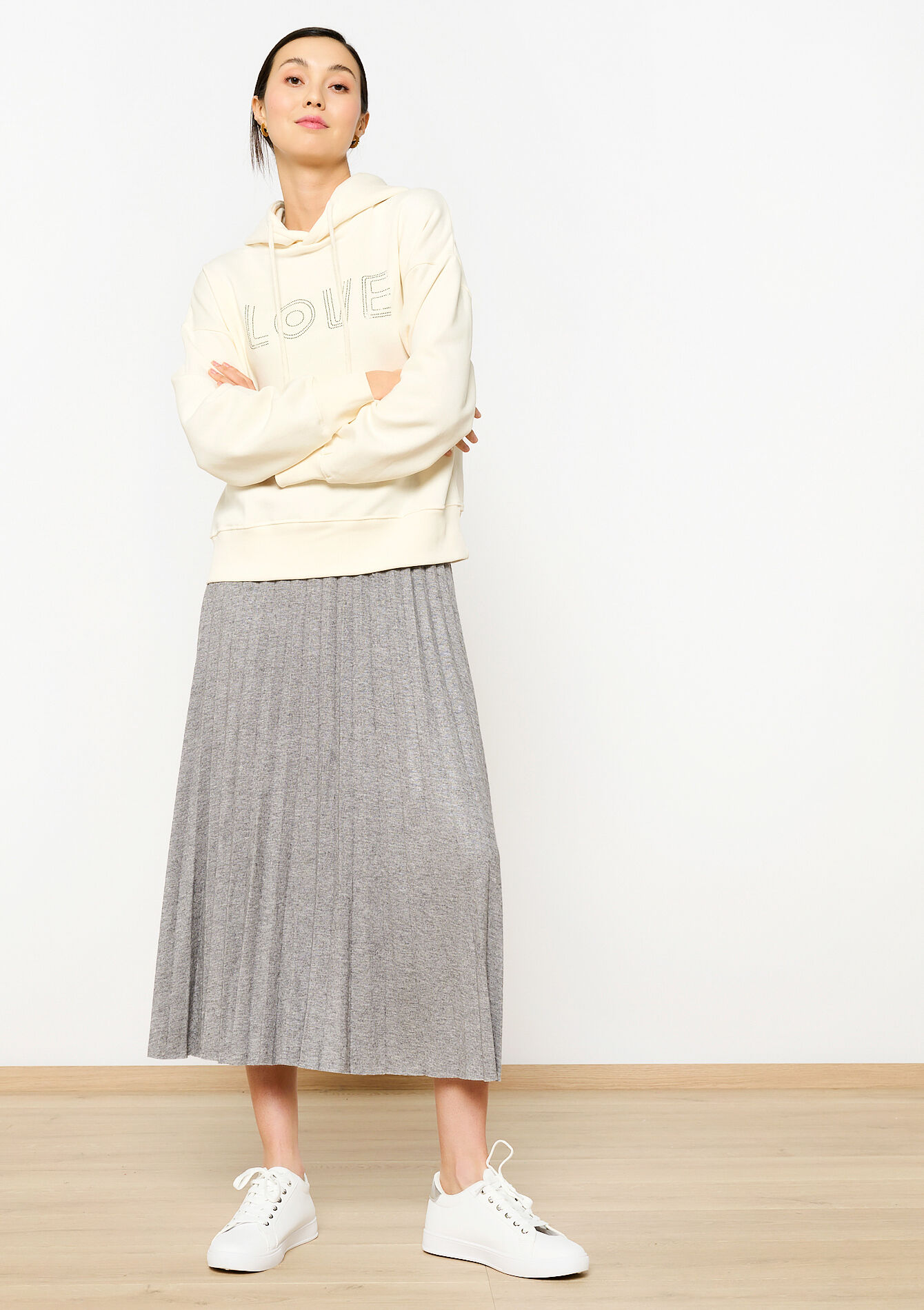 Basic hoodie met studs