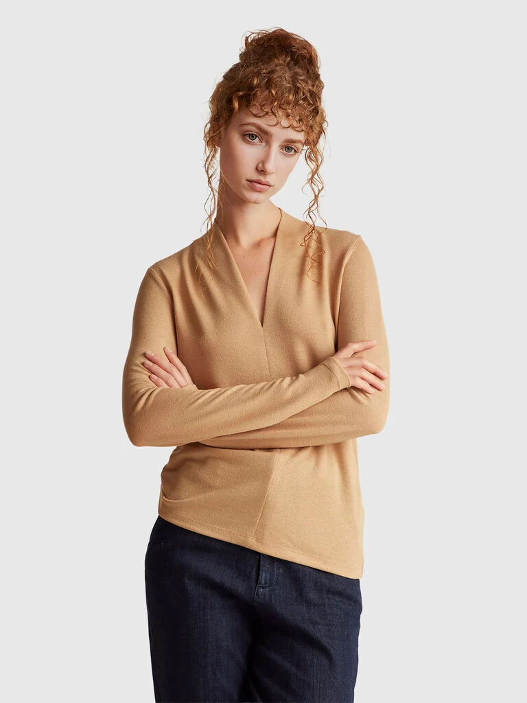Crepe t-shirt with V-neck