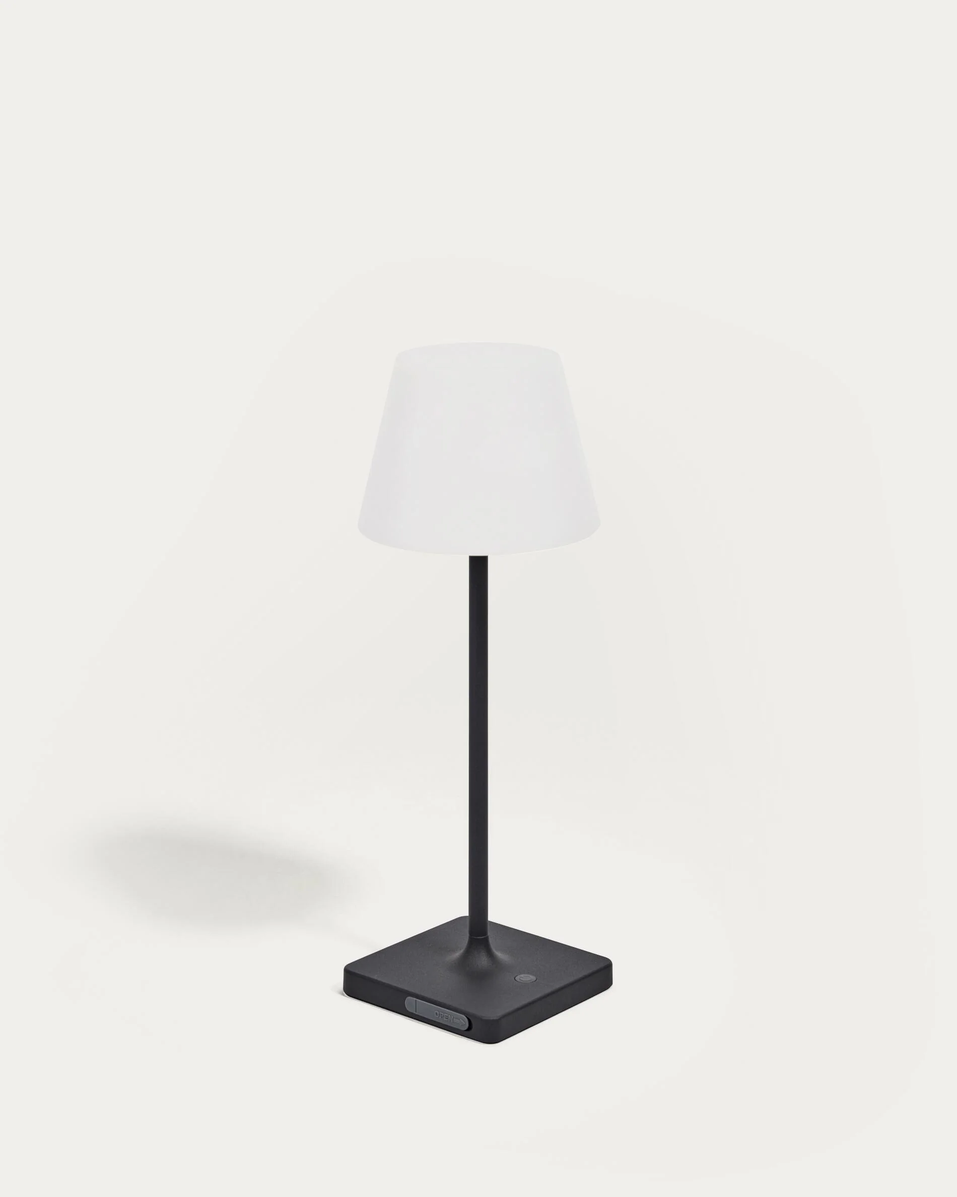 Outdoor Aluney table lamp in black finish