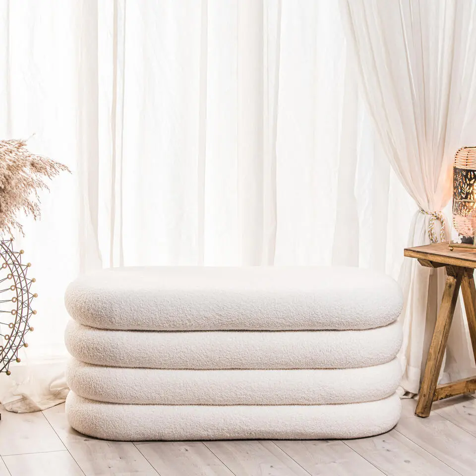 Bank met opbergruimte in witte lussen