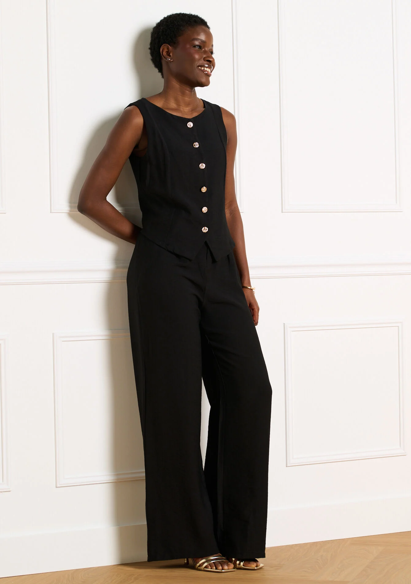 Vloeiende jumpsuit met knopen