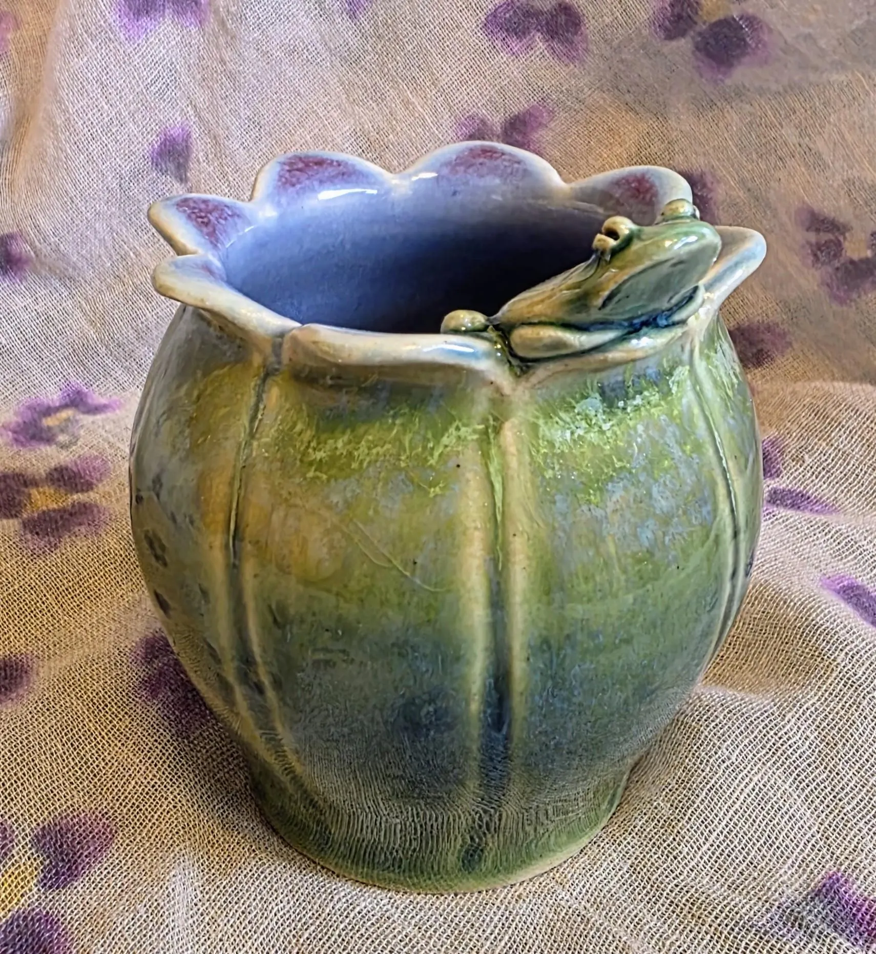 Tiny Frog Petal Pot