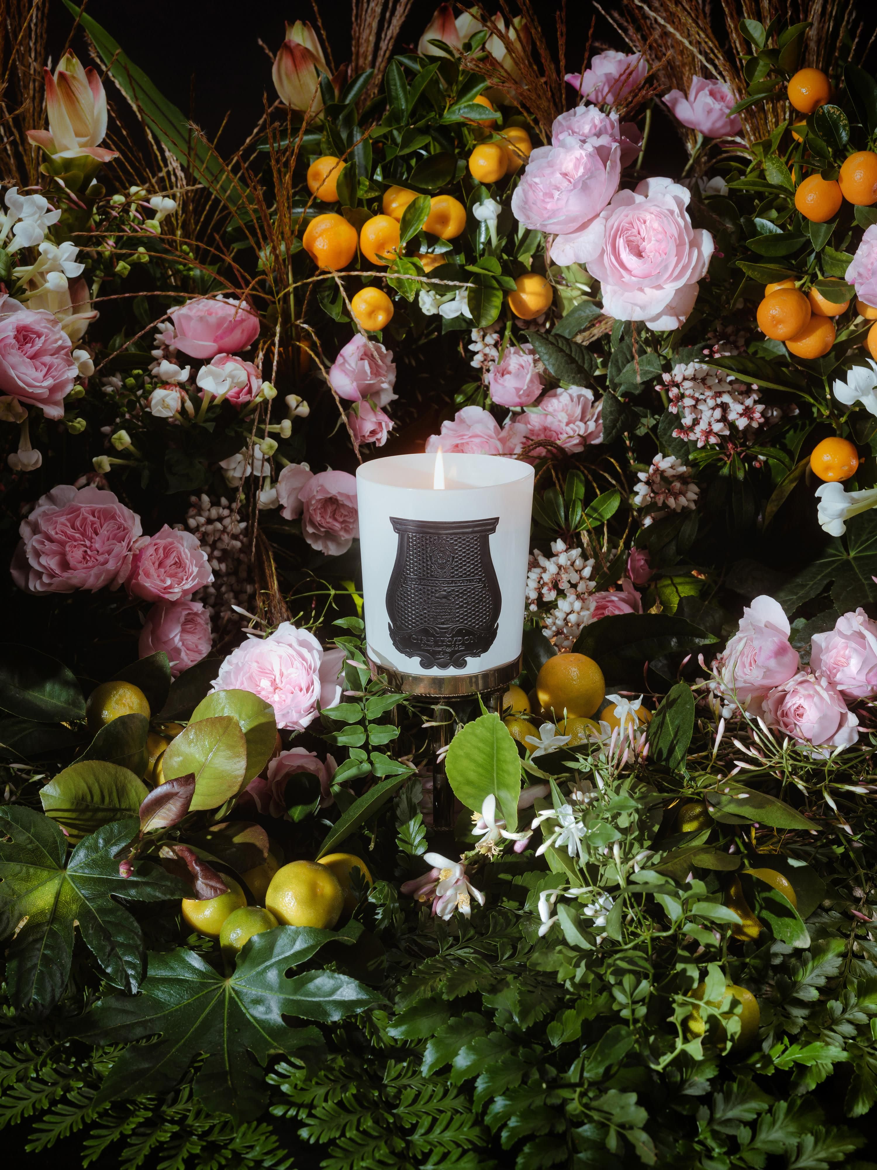 Handgefertigte Duftkerze Rose Poivrée (Bernstein, Palmarosa, Rose)