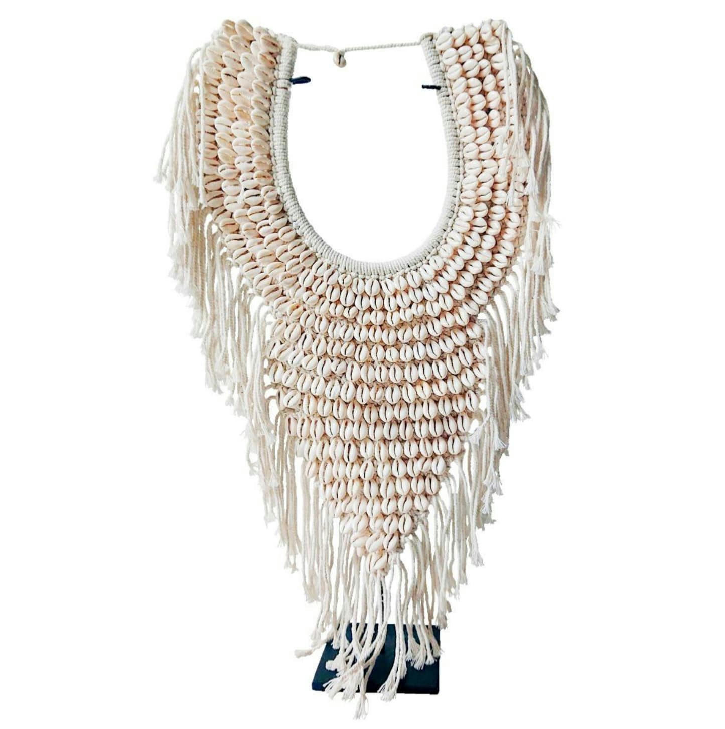- Collier décoratif en macramé et coquillages, blanc L30 x H65 cm