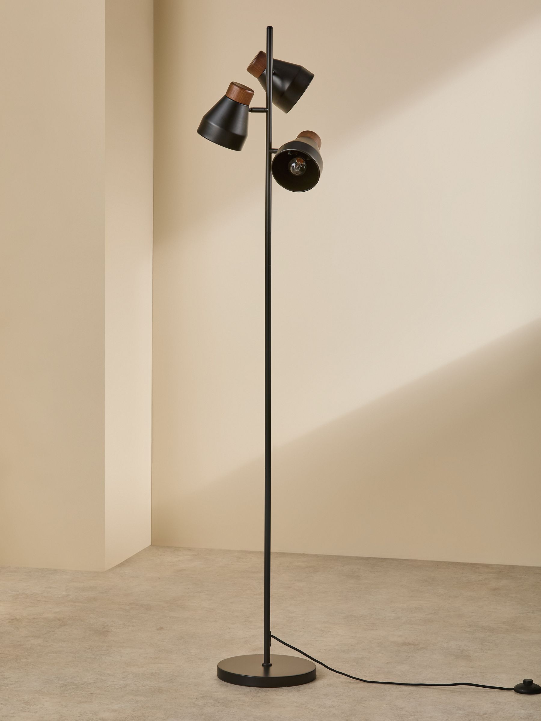 Albert Floor Lamp in Black