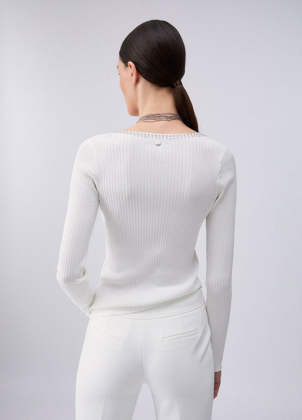 Maglia scollo a V con borchie