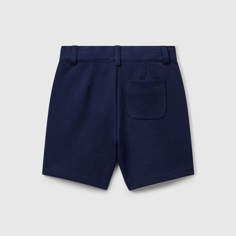 Short trousers with drawstring
