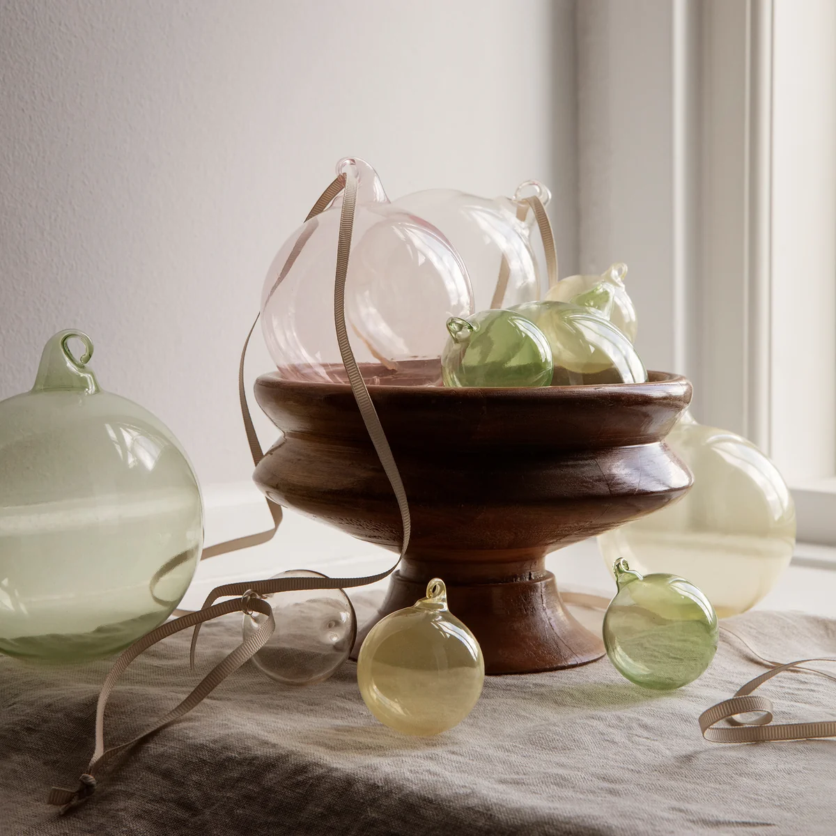 Ferm Living - Glass Baubles Christbaumkugeln, Medium, mehrfarbig hell (4er-Set)