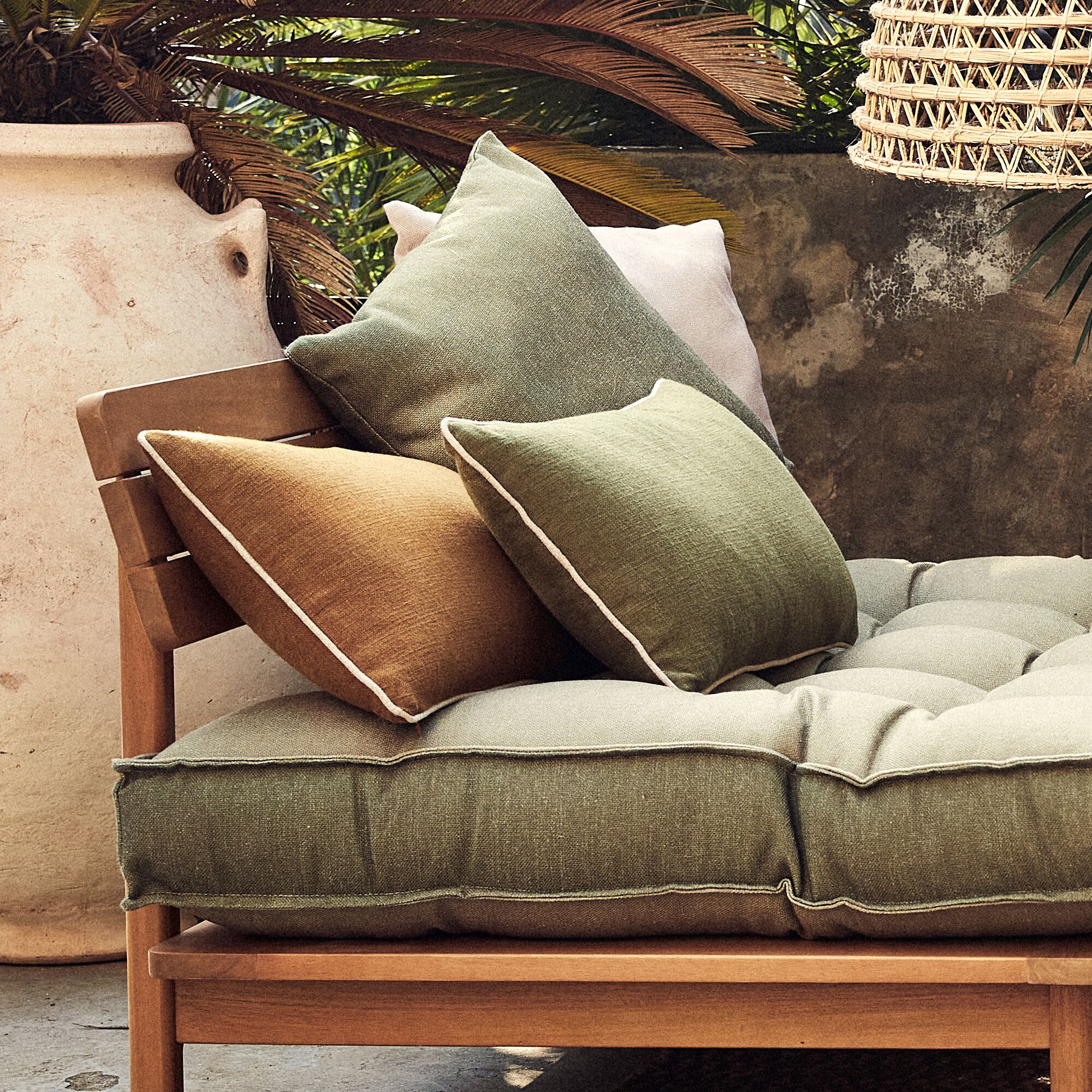 HABL - Coussin avec passepoil en lin et coton 30x50cm - vert tamegroute