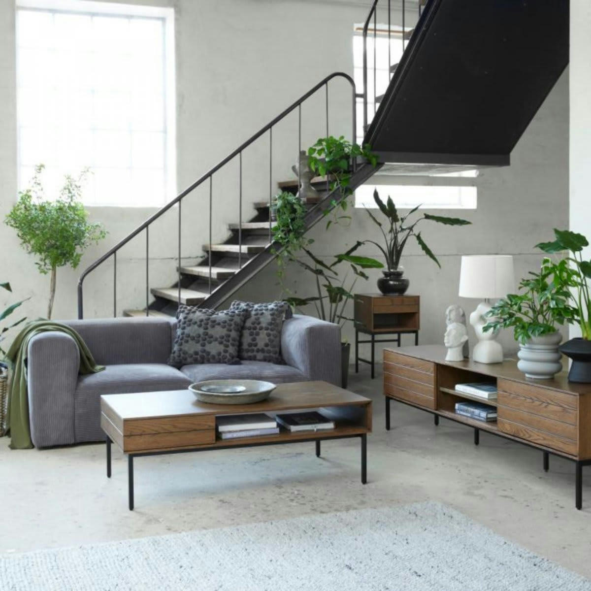 BLAZZERS - Table basse en bois avec niche et tiroir