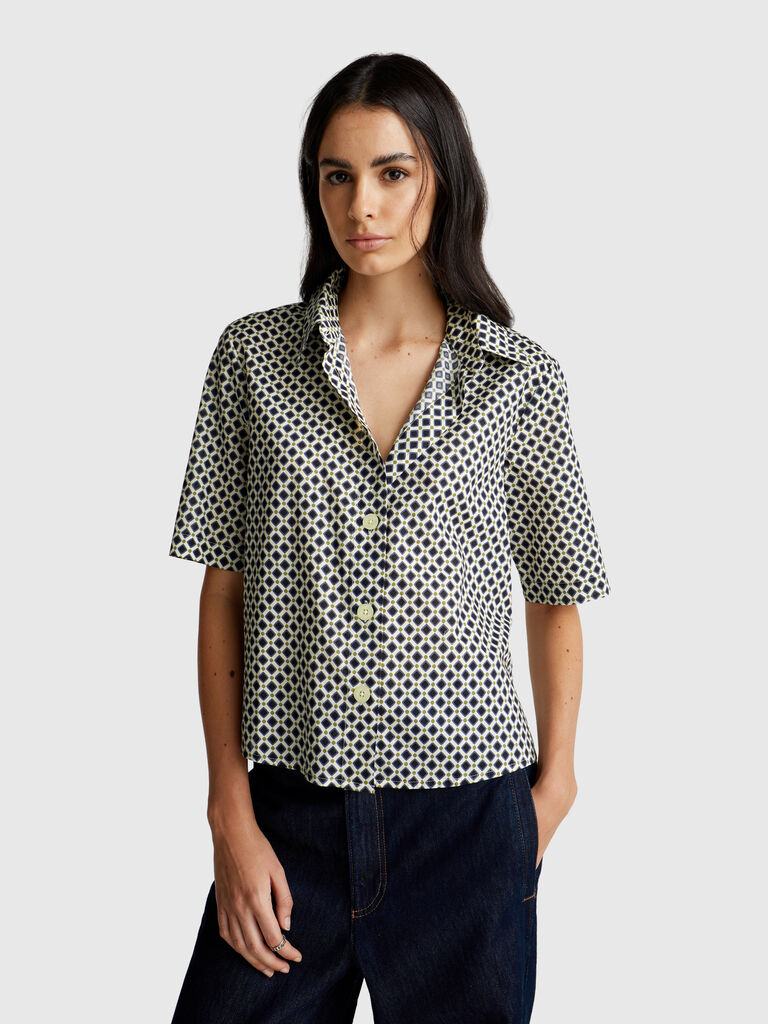 Short sleeve patterned shirt