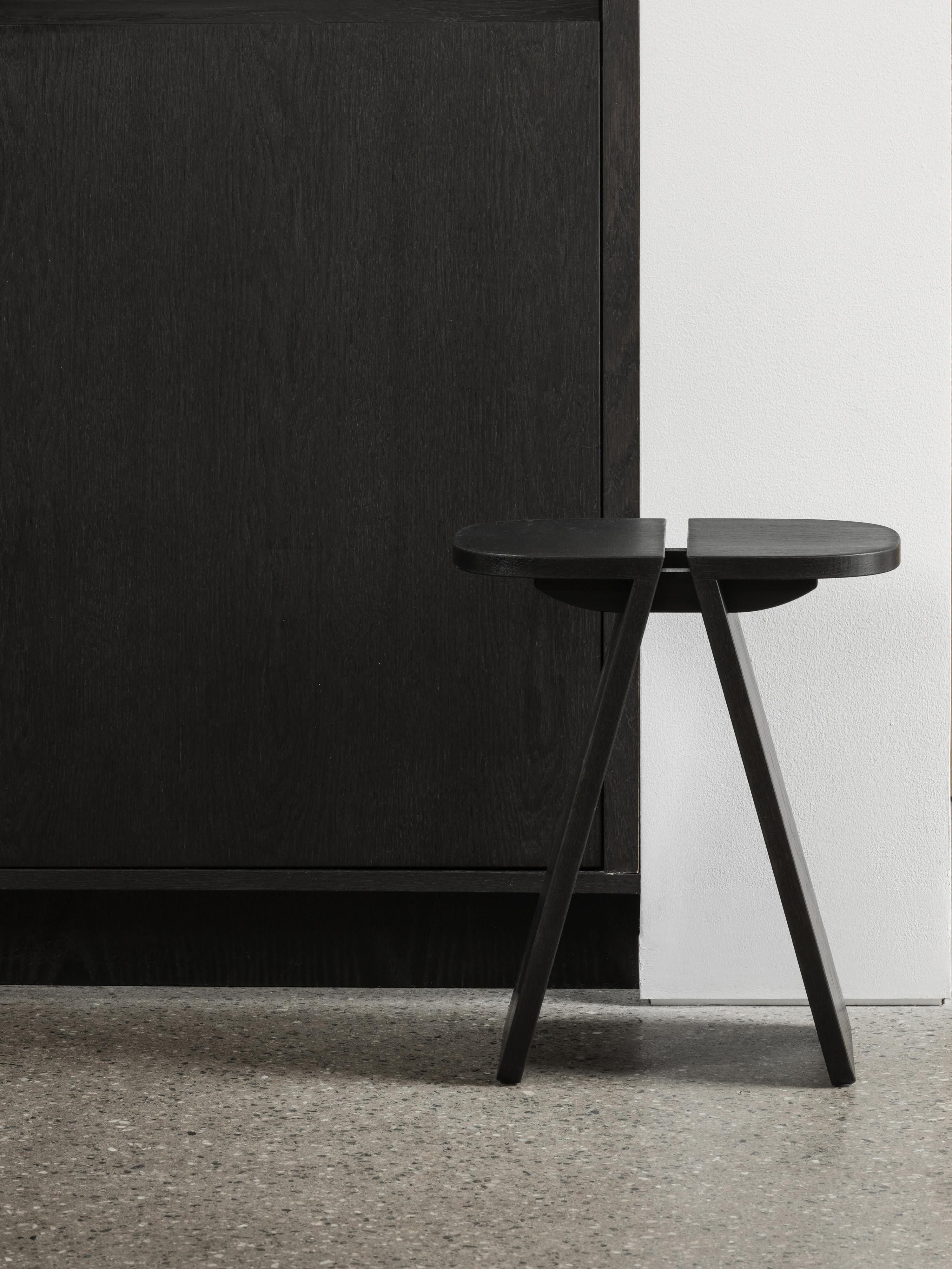 Hocker Avio aus Eichenholz