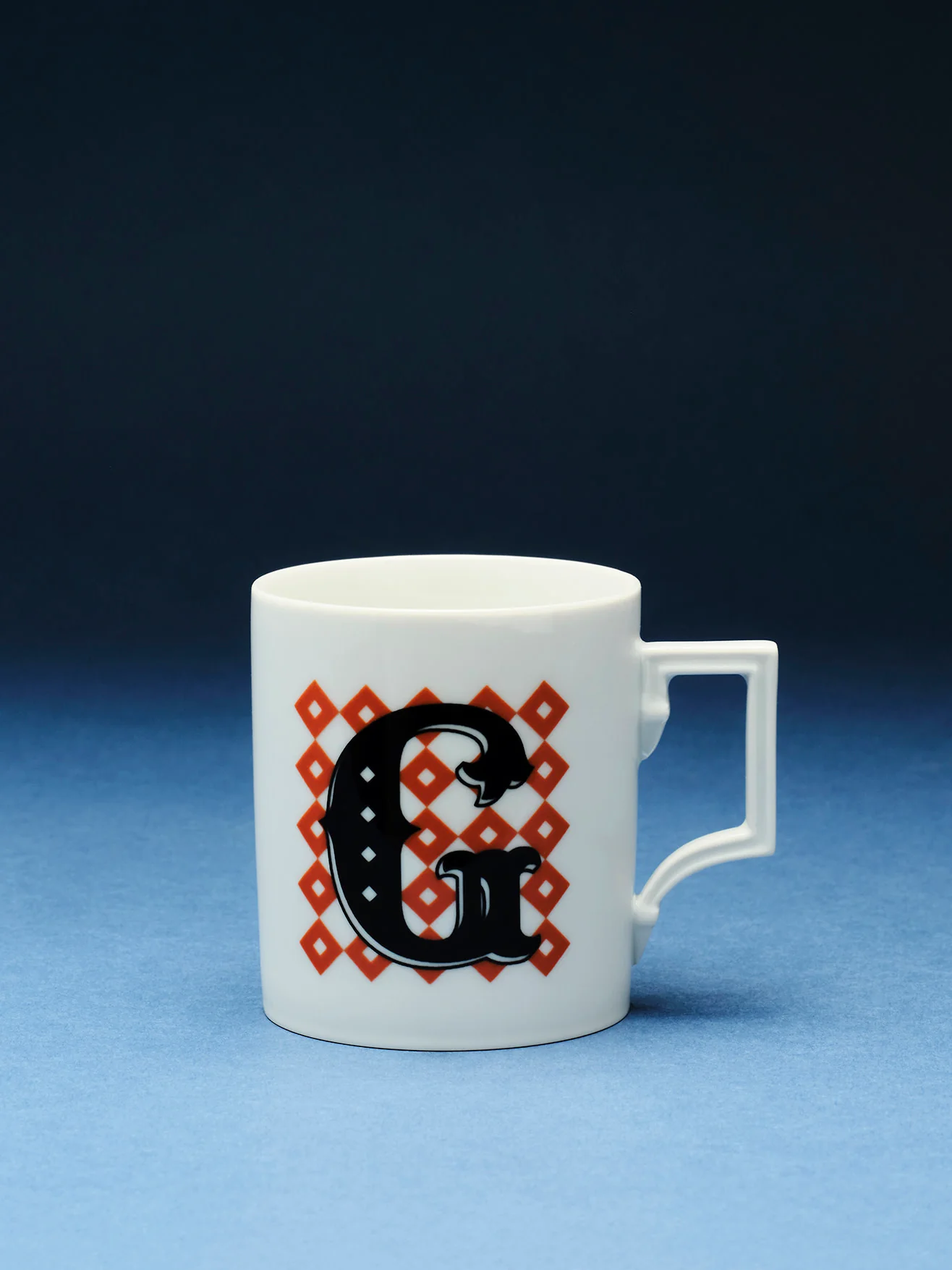 Westwing x MEISSEN, Handgefertigte Tasse Initials mit Dekor-Motiv