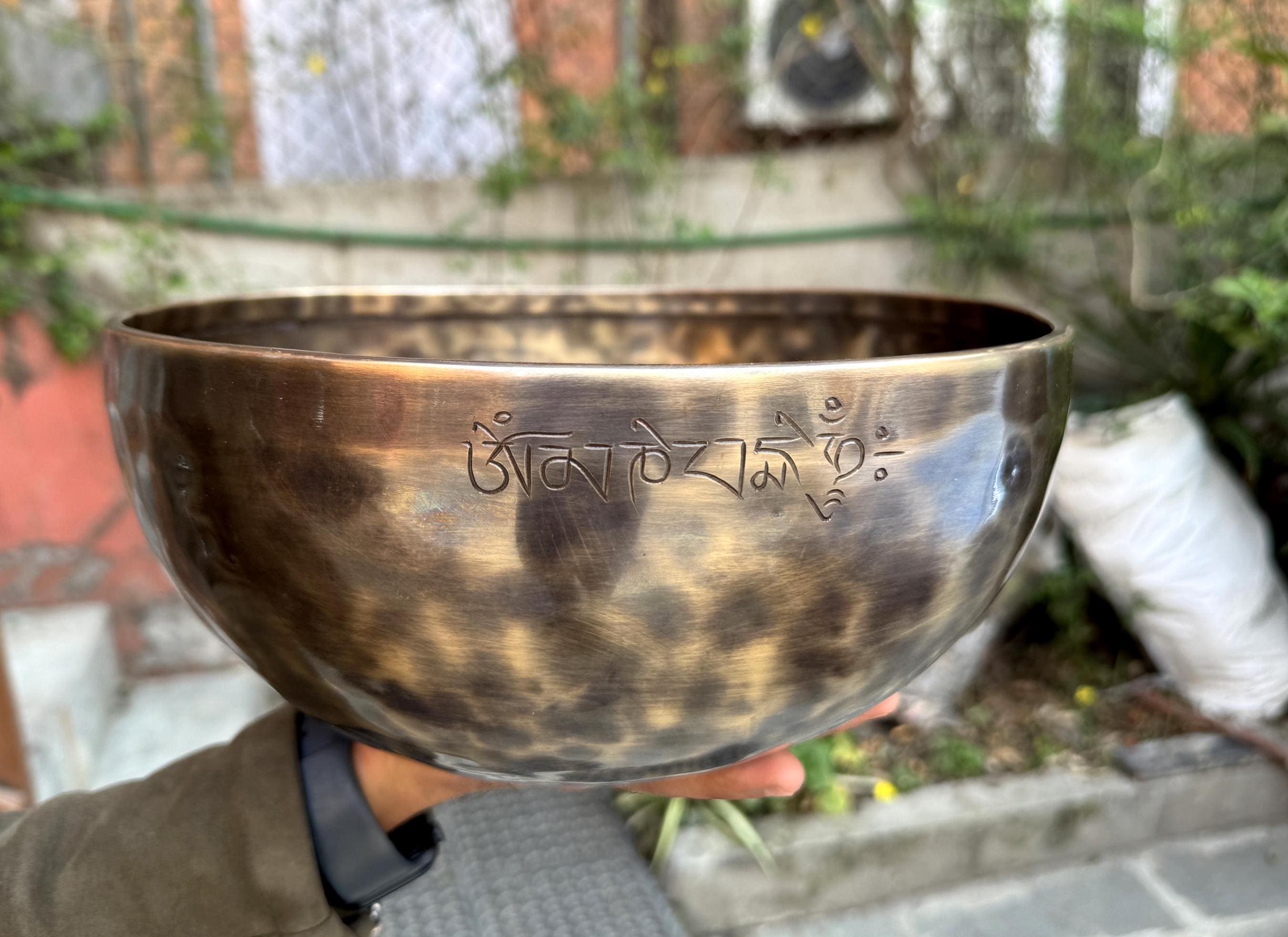 Full Moon Singing Bowls - Tibetan Singing Bowl with mallet cushion striker - Chakra Balancing Sound Healing meditation yoga mindfulness Bowl