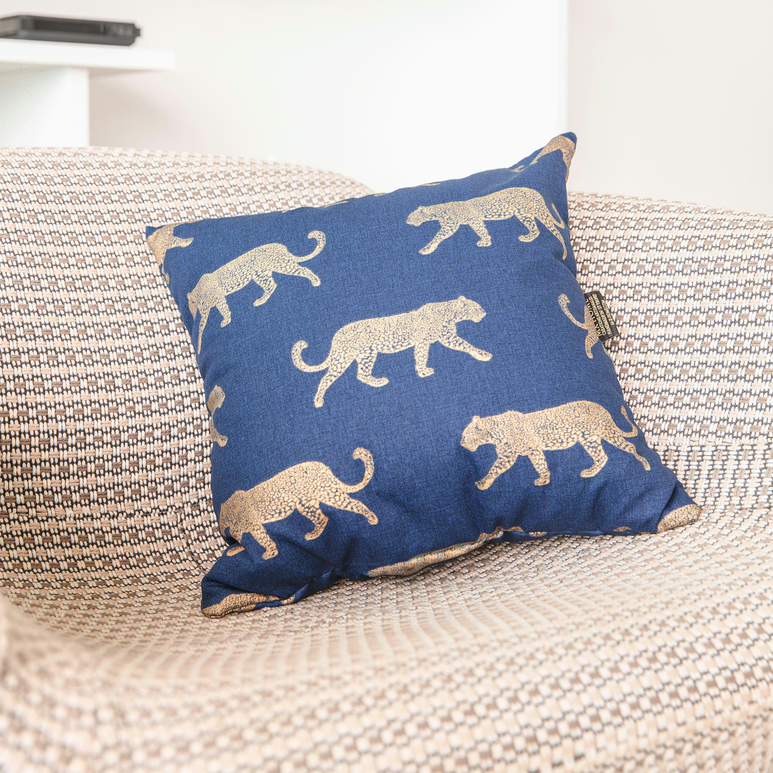 - Coussin en coton bleu cyan motif tigre or