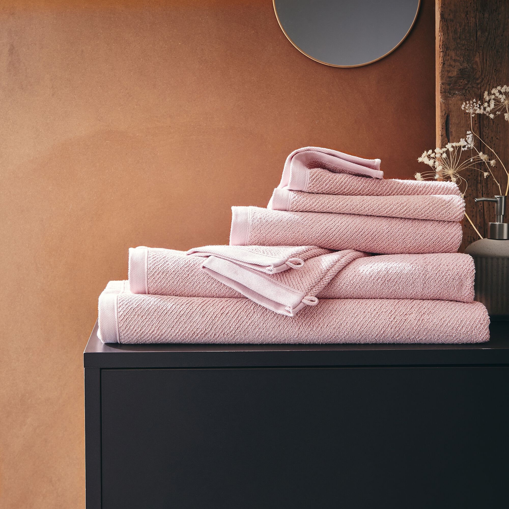 COLINE - Serviette de toilette en bouclettes de coton bio - rose rosa 50x90cm