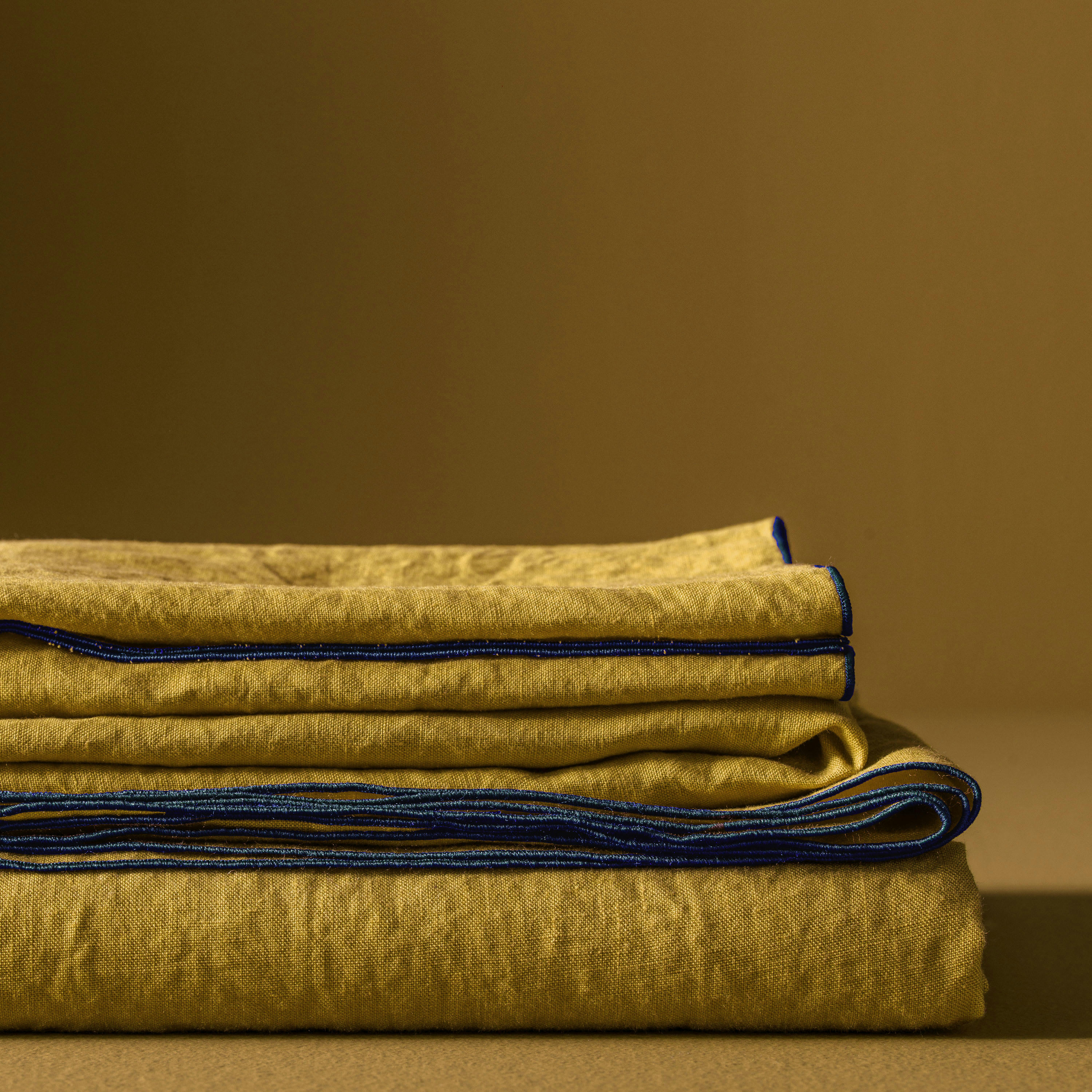 AUTOUR DU LIN - Nappe en lin lavé 170x250cm Curry, Bleu Nuit